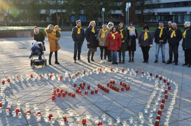 Sužibo žvakelės organų donorams pagerbti