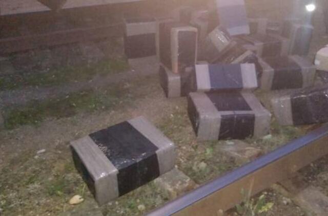 Į uostą riedėjusiame traukinyje - kontrabanda