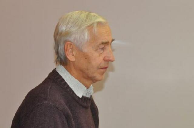 Neprisišaukęs pagalbos vyras pasibeldė į vicemero duris