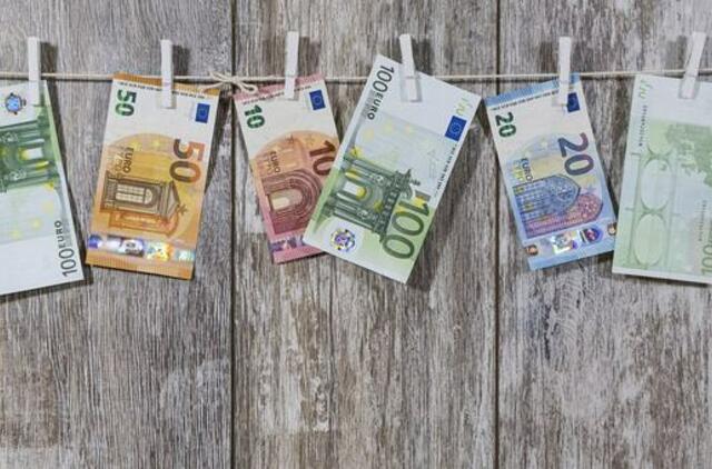 Pasirašomas susitarimas dėl pareiginės algos bazinio dydžio didinimo