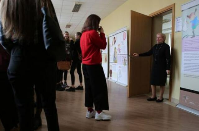 Streikas įgauna pagreitį, bet mokinius žada užimti