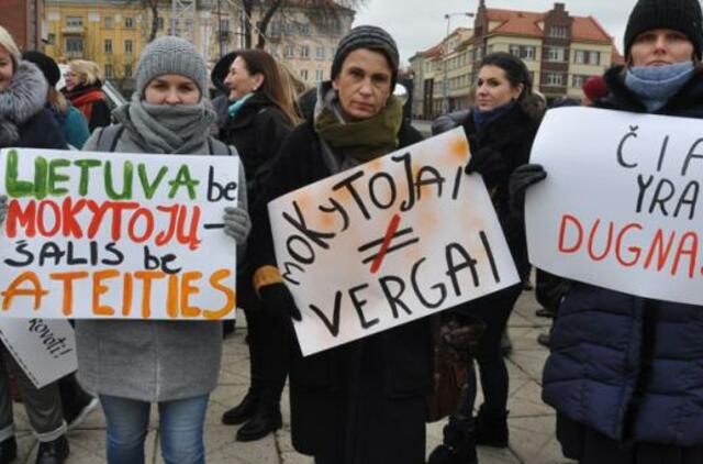 Varpeliai Klaipėdoje kvietė ne į pamokas, o į mitingą