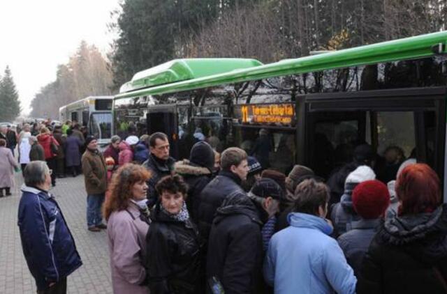 Autobuse griuvusi moteris ieško liudininkų