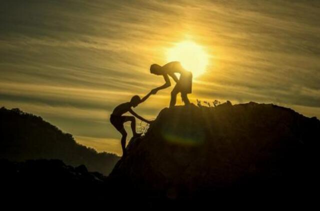 Dalytis ne tik per šventes: keturios savanorių istorijos