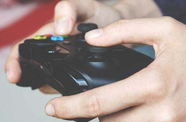 Klaipėdietė sukčiui pardavė "Xbox 360" su žaidimų diskais