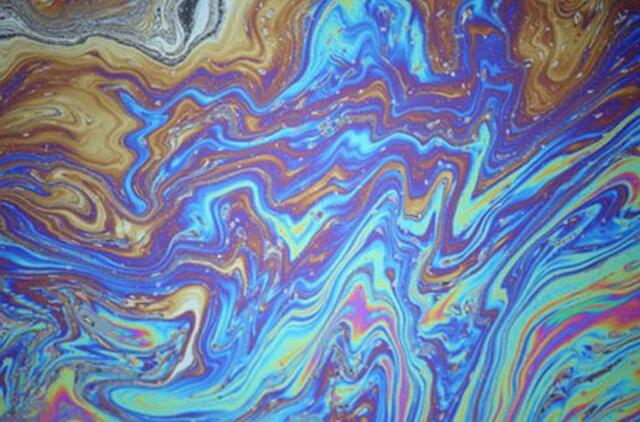 Klaipėdos uosto akvatorijoje - mazutas