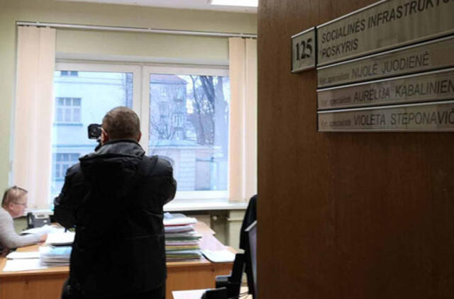 Kyšininkavimu įtariama ilgametė darbuotoja