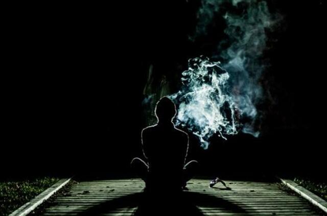 Narkotikus vartojusi mergina: tėvai dažnai galvoja „mano vaikas tikrai negalėtų“, o tikrai galėtų