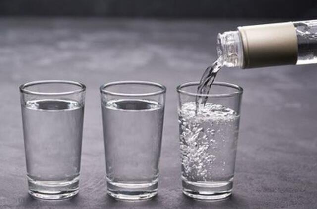 Nori branginti degtinę, pinigus skirs rezidentams