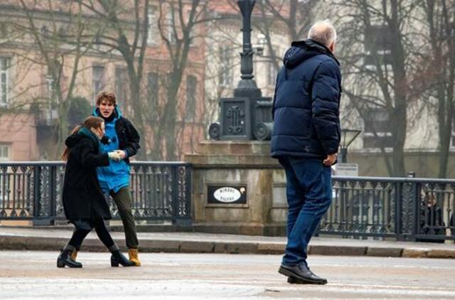 Piliečius skatino susimąstyti apie skriaudžiamas moteris