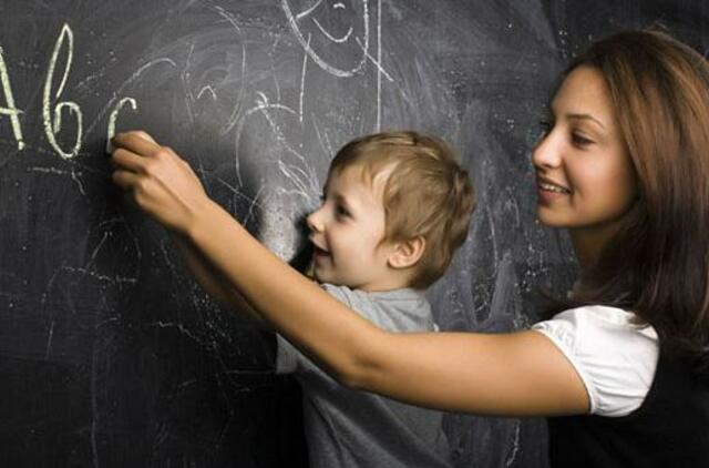 Premjeras ragina mokytojus grįžti į mokyklas