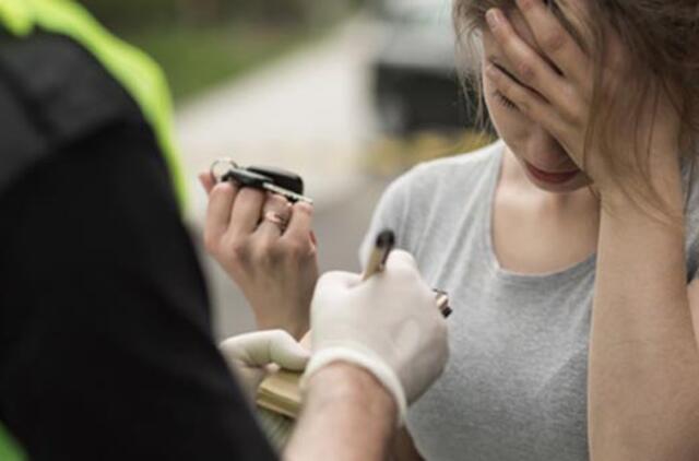 Sunkiai girta vairuotoja vežė 7-metį sūnų