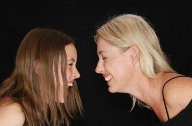 Vaikų psichologė pataria: su paaugliu susikalbėsite tik sukūrę tvirtą tarpusavio ryšį