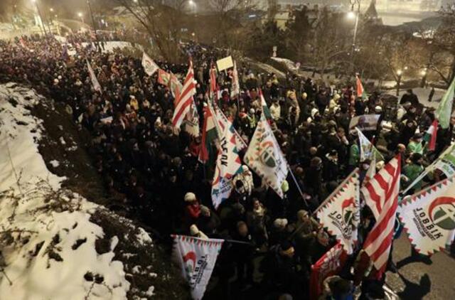 Vengrija: protestuotojai vėl išėjo į Budapešto gatves