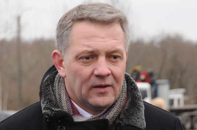 Feisbuke plinta E. Masiulio kalba apie žolę ir meilę