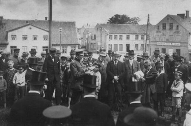 Klaipėdos akvarelės: namai ir žmonės (561)