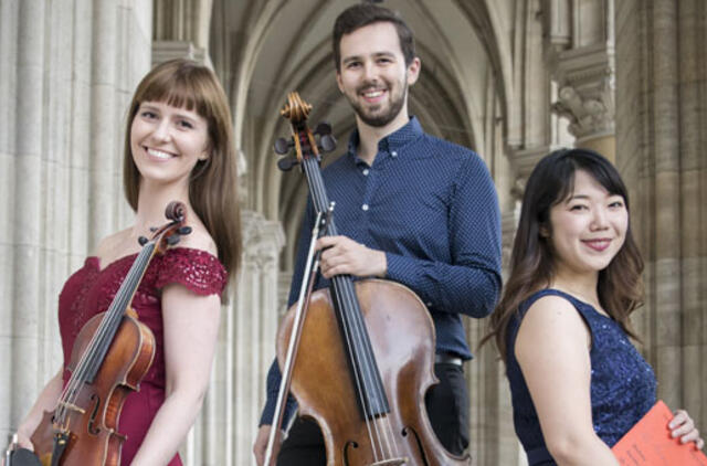 „Pasivaikščiojimas po epochų alėją“