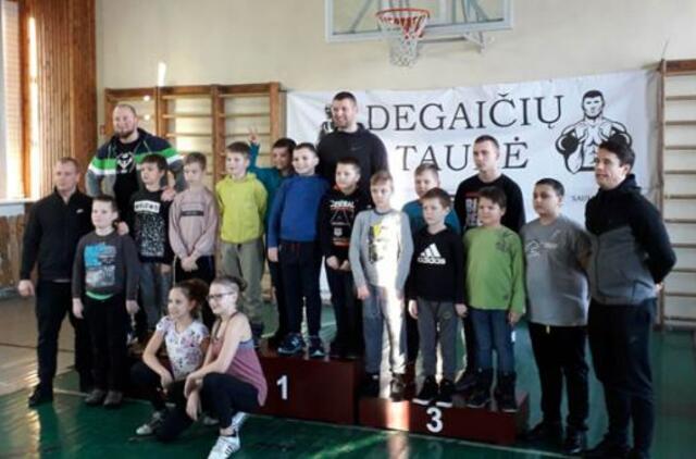 Sunkiaatlečių pergalės Degaičiuose ir Dobelėje