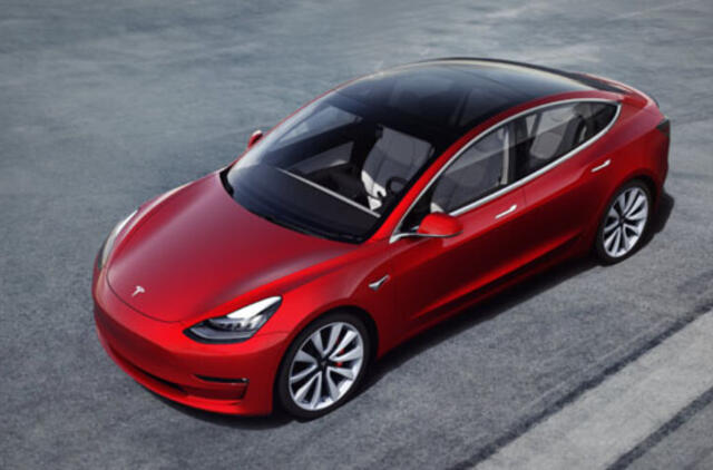 „Tesla Model 3“ uždegta žalia šviesa Europoje