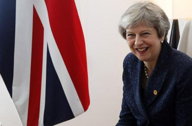 Th. May parlamente pristatys alternatyvų „Brexit“ planą