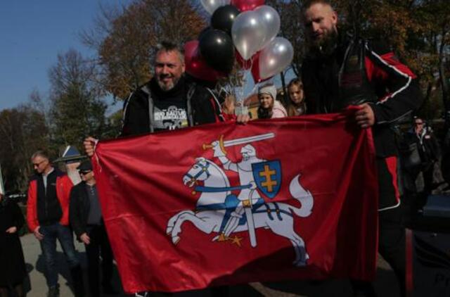 Į Indiją motociklu keliaujantys lietuviai pateko į avariją