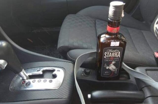 Įkliuvo sunkiai apgirtęs vairuotojas