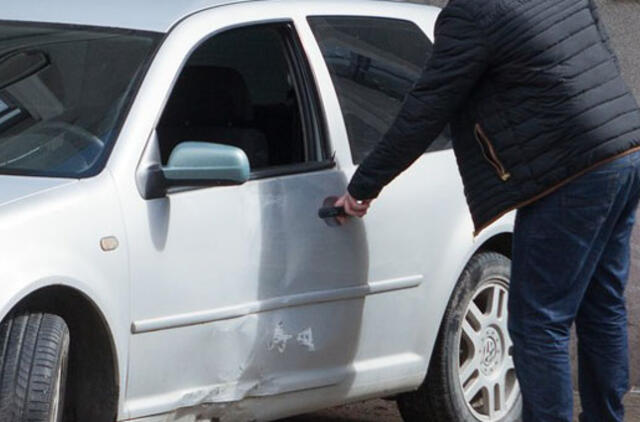 „Volkswagen Golf“ vairavo girtas