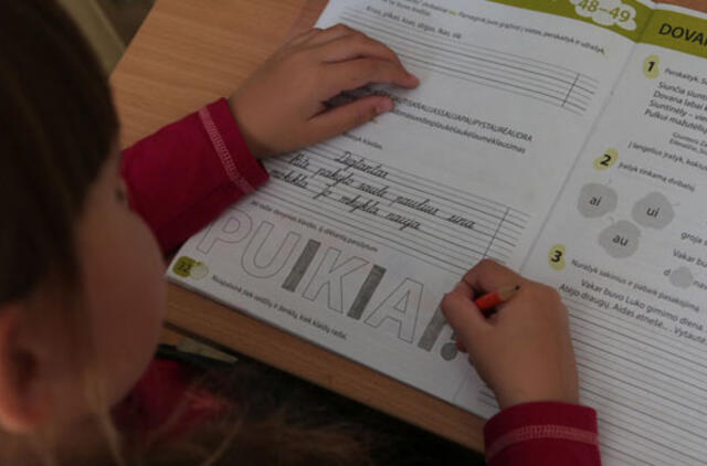 Mokestis už pailgintas grupes mažės perpus