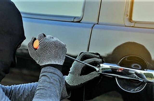 Vilniuje apvogti du automobiliai, nuostoliai siekia 9,6 tūkst. eurų