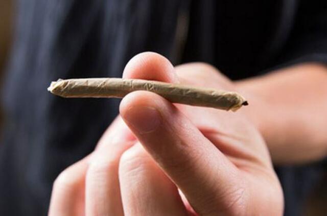 Sulaikyti nuo narkotikų apsvaigę vaikinai