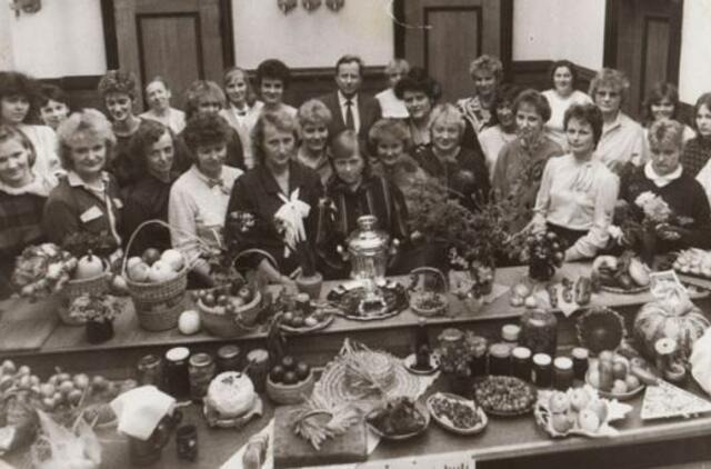 Klaipėdos akvarelės: namai ir žmonės (572)