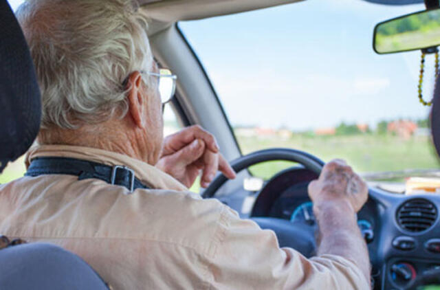 Senjorams - galimybė atnaujinti vairavimo įgūdžius