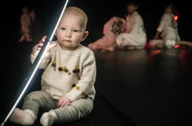 Unikali šviesos formų, muzikos ir judesio instaliacija kūdikiams