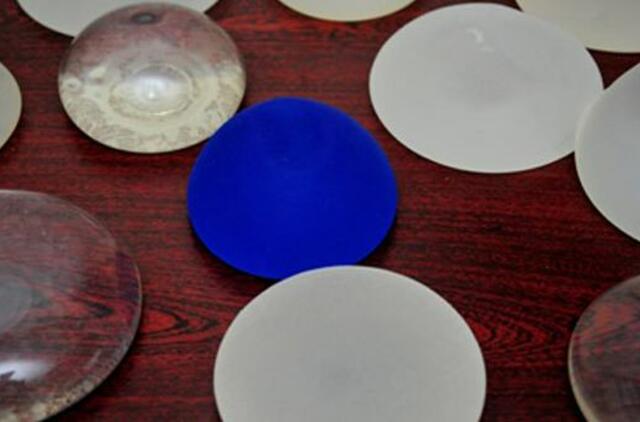 Chirurgas apie krūtų implantus: moterys pamiršta, kad jie neamžini