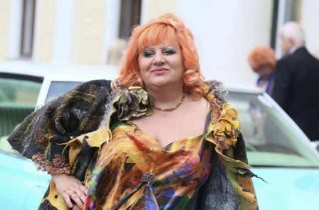 D. Bilevičiūtės gimtadieniui – 2 metrų aukščio tortas su deimantais