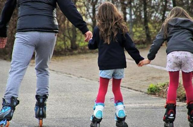 Kaip kelyje turi elgtis riedutininkai ir riedlentininkai