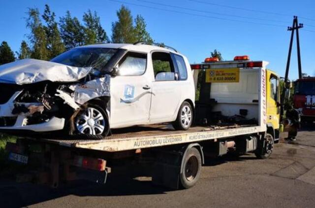 Kairių gatvėje automobilis nepraleido vilkiko