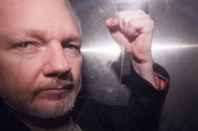 Švedijos prokuratūra nusprendė atnaujinti tyrimą prieš J. Assange`ą išžaginimo byloje