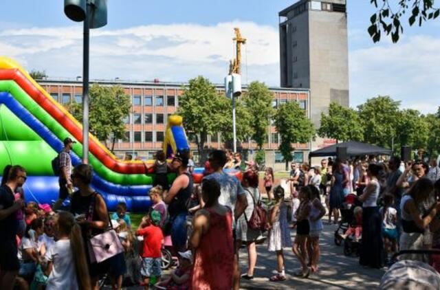 "Interact" jaunimas sveikino Klaipėdos mažuosius