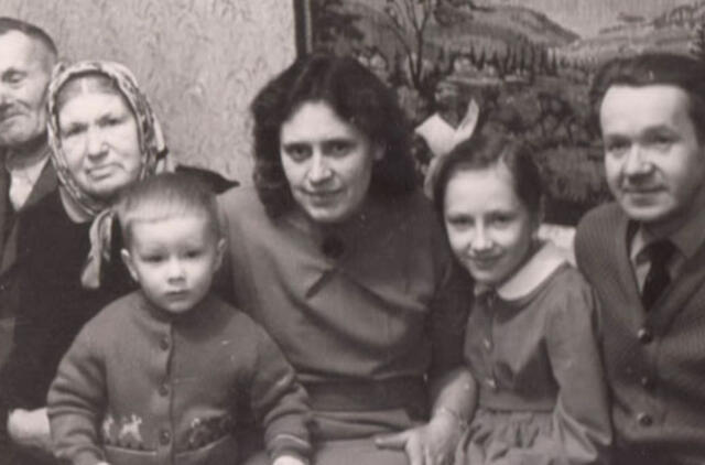 Klaipėdos akvarelės: namai ir žmonės (582)