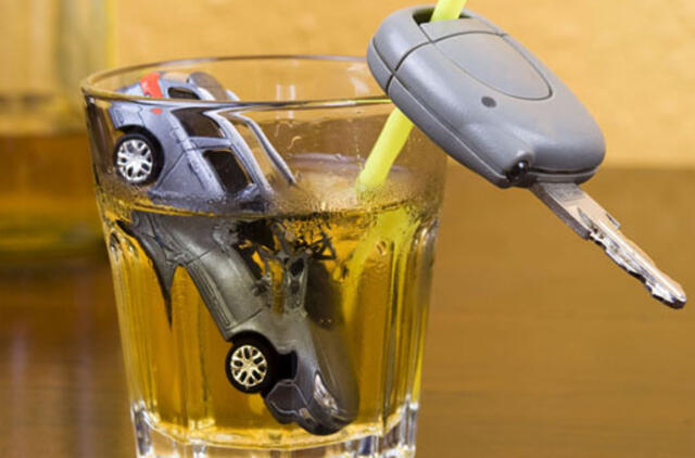 Neringoje prie vairo įkliuvo girtas latvis