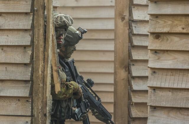 Karių pratybos kairių poligone