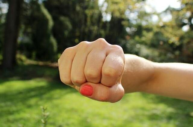 Po muštynių - prakirsta kakta ir sąmonės netekimas