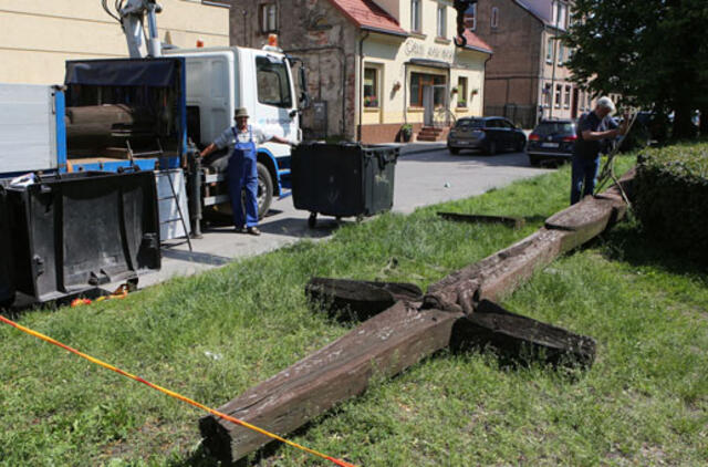 Restauruoti kryžiai sugrįš į Sąjūdžio parką