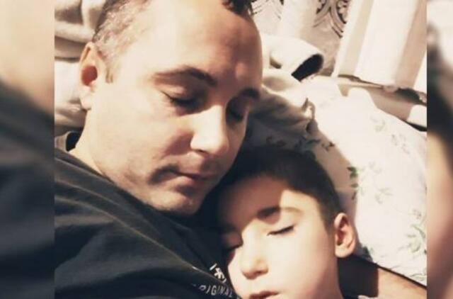 Vienas augina žmonos paliktą neįgalų sūnų