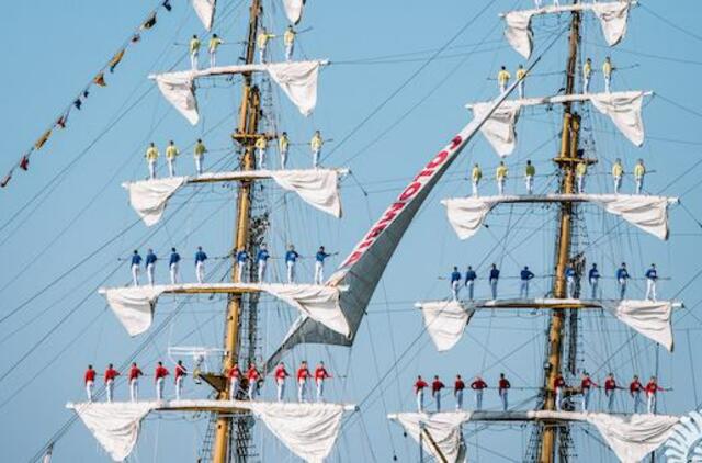 Jūros šventę jau puošia burlaiviai