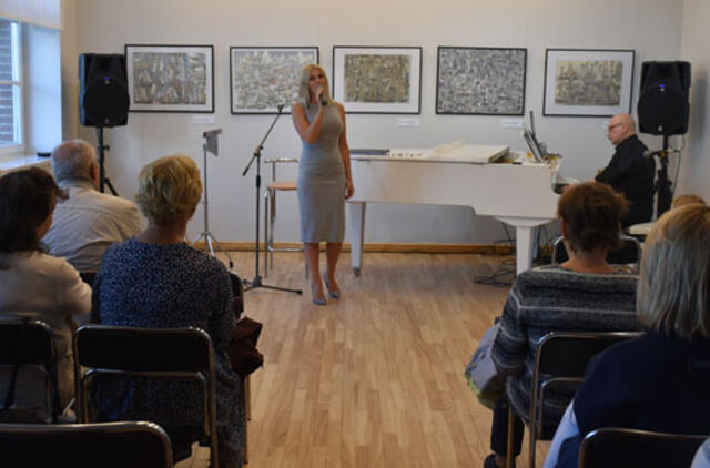 Justino Jaručio magiškas šokis ir Eglės Jackaitės meilės poezija Juodkrantei