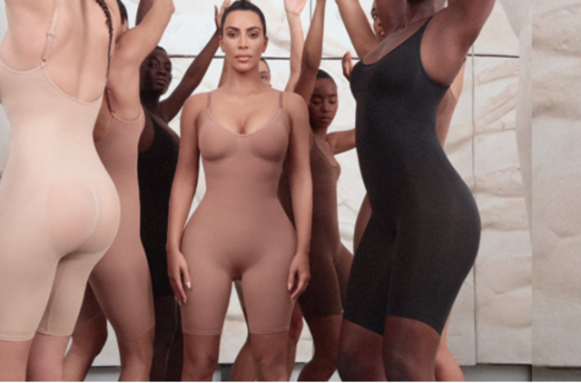 K. Kardashian atsisakė apatinių linijos pavadinimo „Kimono“