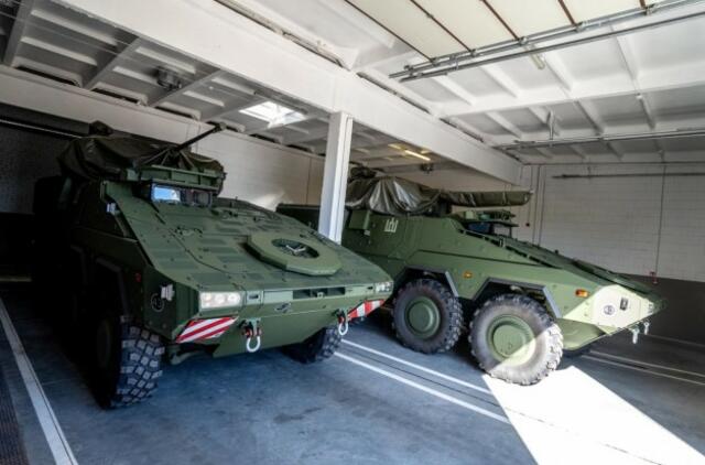 Lietuvos kariuomenei perduotos pėstininkų kovos mašinos „Boxer“