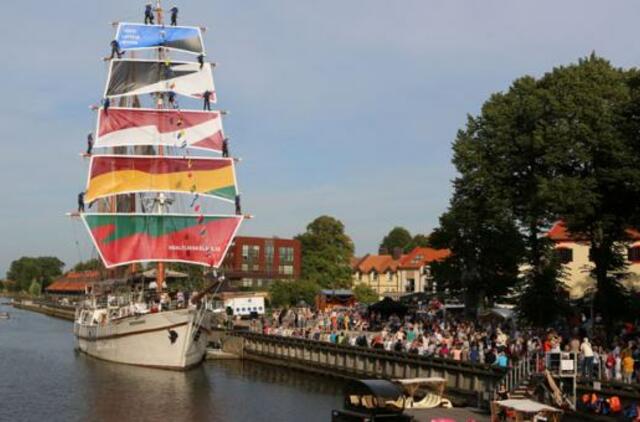 Baltijos kelią primins laužai